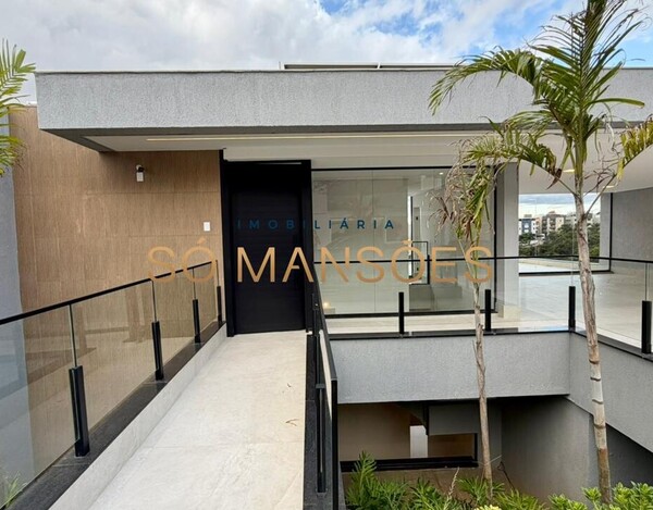 CASA DE ALTO PADRÃO À VENDA NO BURITIS EM CONDOMÍNIO FECHADO COM VISTA DEFINITIVA