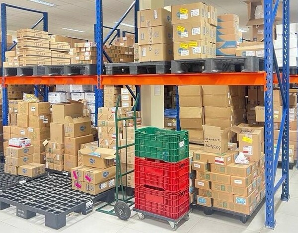 PRÉDIO COMERCIAL À VENDA NA AVENIDA BERNARDO VASCONCELOS COM LOJA E ESTACIONAMENTO