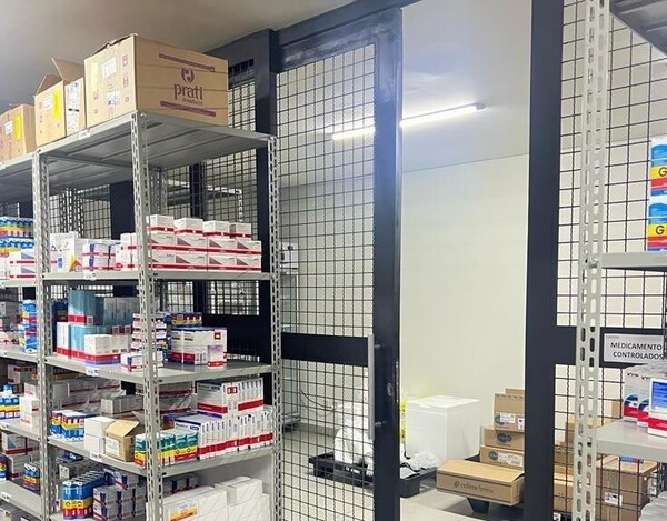 PRÉDIO COMERCIAL À VENDA NA AVENIDA BERNARDO VASCONCELOS COM LOJA E ESTACIONAMENTO