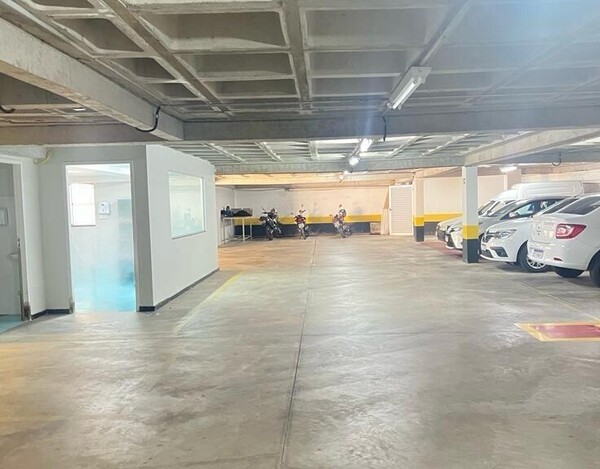 PRÉDIO COMERCIAL À VENDA NA AVENIDA BERNARDO VASCONCELOS COM LOJA E ESTACIONAMENTO