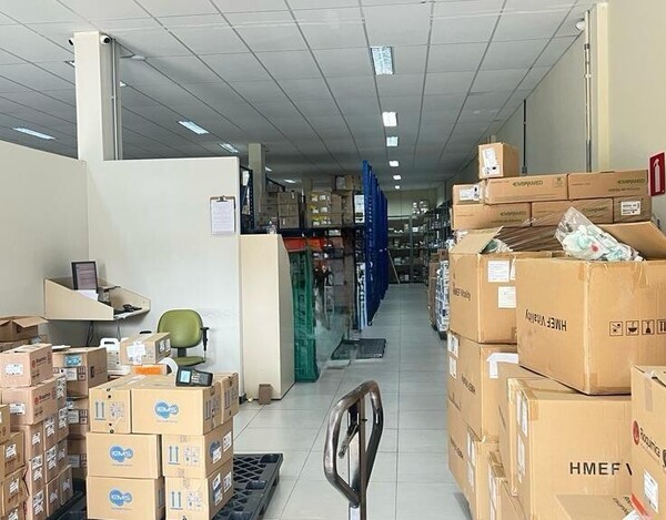 PRÉDIO COMERCIAL À VENDA NA AVENIDA BERNARDO VASCONCELOS COM LOJA E ESTACIONAMENTO