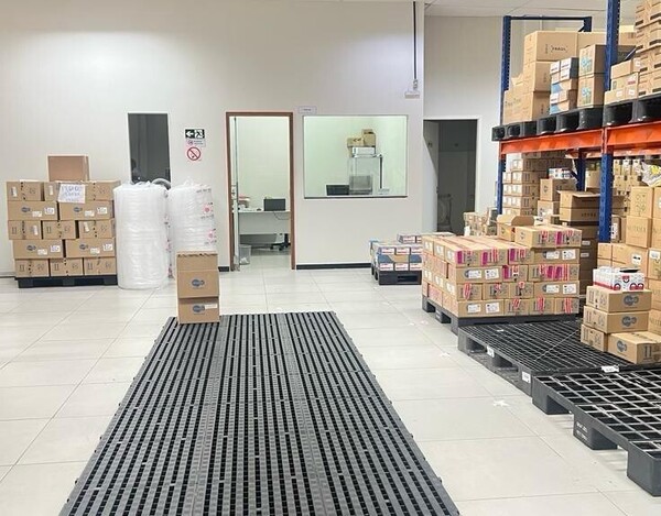 PRÉDIO COMERCIAL À VENDA NA AVENIDA BERNARDO VASCONCELOS COM LOJA E ESTACIONAMENTO