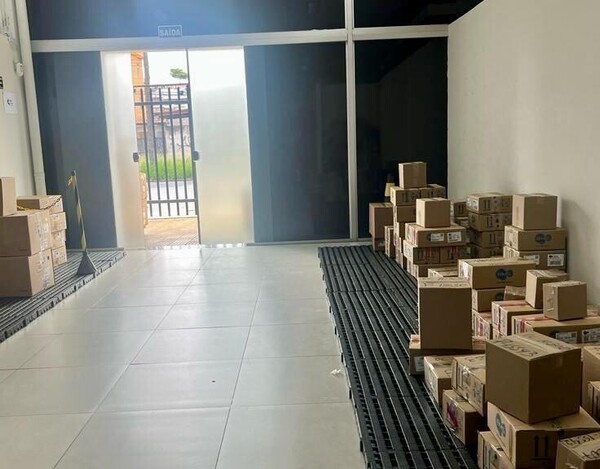 PRÉDIO COMERCIAL À VENDA NA AVENIDA BERNARDO VASCONCELOS COM LOJA E ESTACIONAMENTO