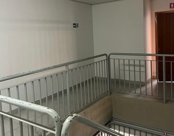 PRÉDIO COMERCIAL À VENDA NA AVENIDA BERNARDO VASCONCELOS COM LOJA E ESTACIONAMENTO