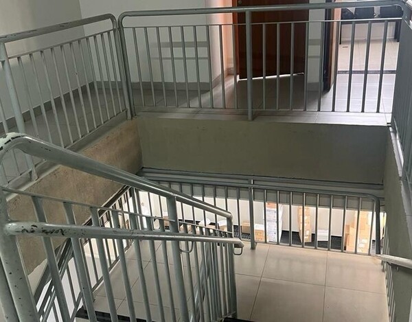 PRÉDIO COMERCIAL À VENDA NA AVENIDA BERNARDO VASCONCELOS COM LOJA E ESTACIONAMENTO