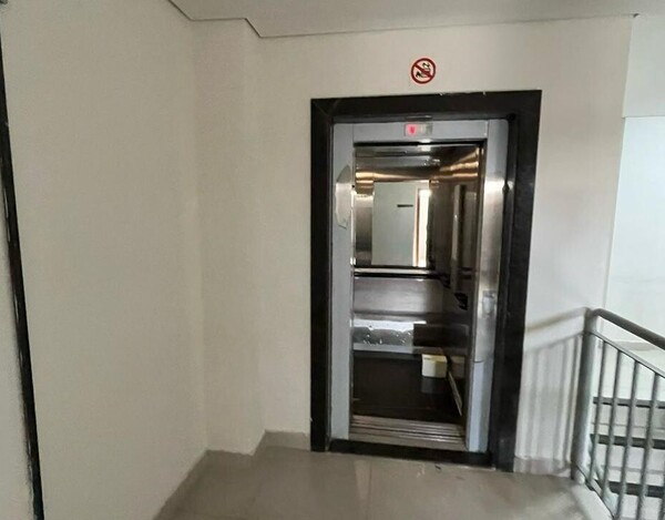 PRÉDIO COMERCIAL À VENDA NA AVENIDA BERNARDO VASCONCELOS COM LOJA E ESTACIONAMENTO