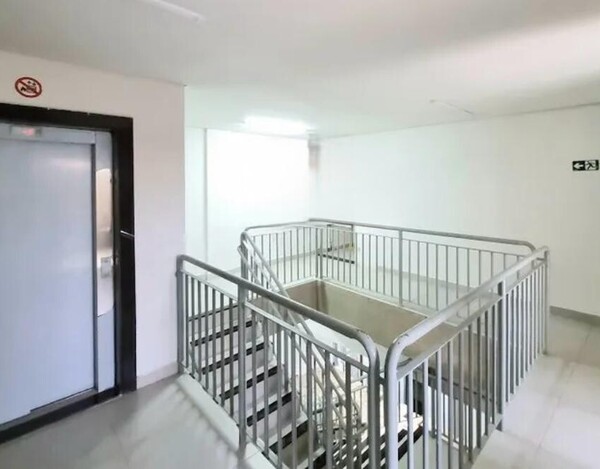 PRÉDIO COMERCIAL À VENDA NA AVENIDA BERNARDO VASCONCELOS COM LOJA E ESTACIONAMENTO