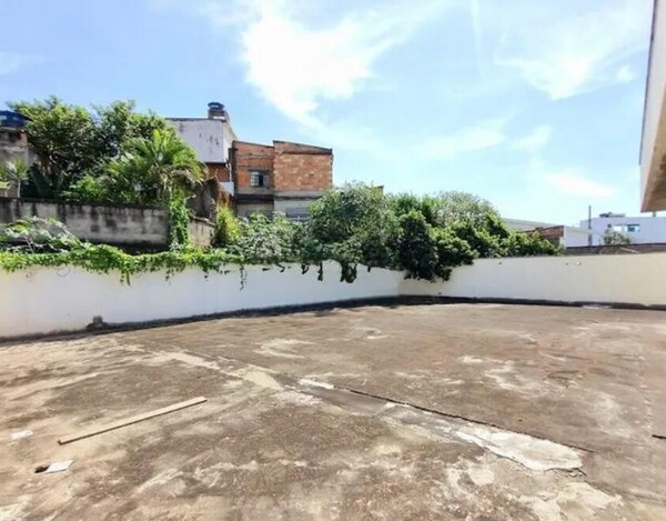 PRÉDIO COMERCIAL À VENDA NA AVENIDA BERNARDO VASCONCELOS COM LOJA E ESTACIONAMENTO