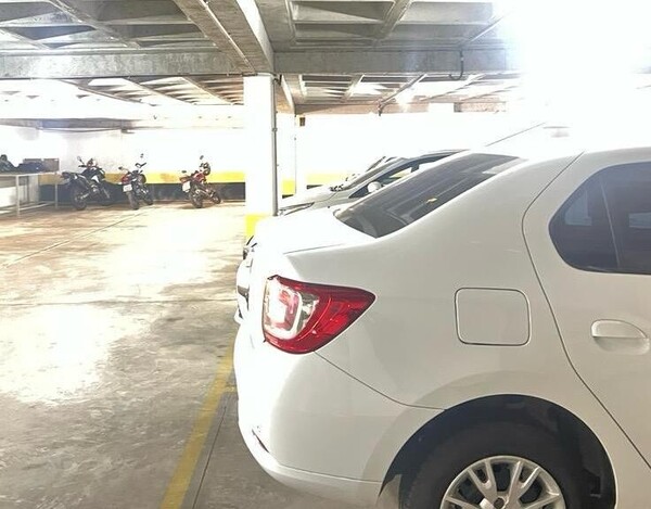 PRÉDIO COMERCIAL À VENDA NA AVENIDA BERNARDO VASCONCELOS COM LOJA E ESTACIONAMENTO