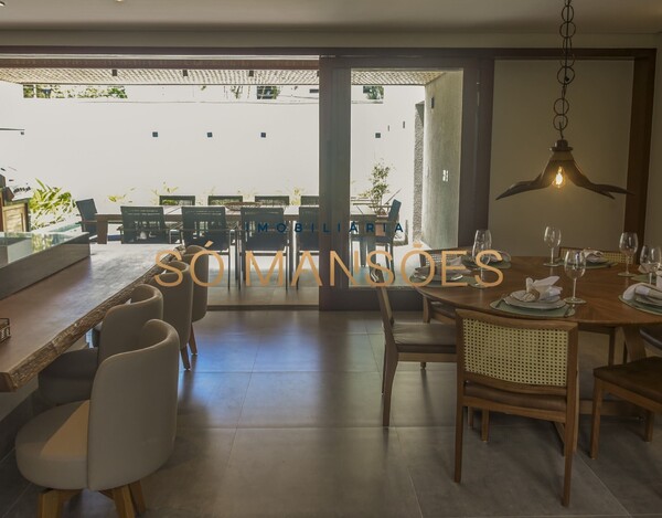 CASA À VENDA NO CONDOMÍNIO ANGATU EM ARRAIAL D’AJUDA A 80 METROS DA PRAIA.