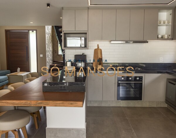 CASA À VENDA NO CONDOMÍNIO ANGATU EM ARRAIAL D’AJUDA A 80 METROS DA PRAIA.