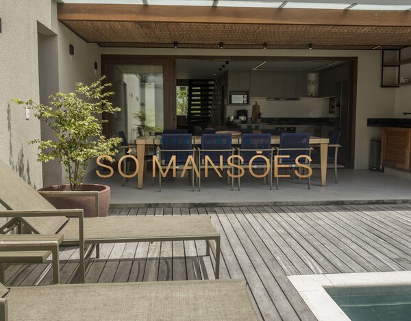 CASA À VENDA NO CONDOMÍNIO ANGATU EM ARRAIAL D’AJUDA A 80 METROS DA PRAIA.