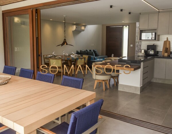 CASA À VENDA NO CONDOMÍNIO ANGATU EM ARRAIAL D’AJUDA A 80 METROS DA PRAIA.