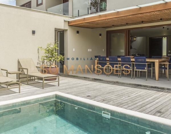 Casa Espaçosa à Venda com 4 Suítes e Espaço Gourmet no Arraial d'Ajuda, Arraial d'Ajuda - MG