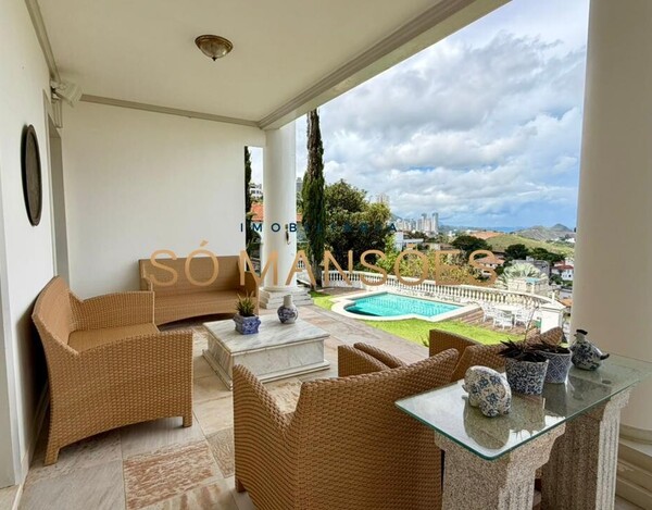 CASA CLÁSSICA À VENDA NO VILA CASTELA COM 705 M² E VISTA DEFINITIVA.