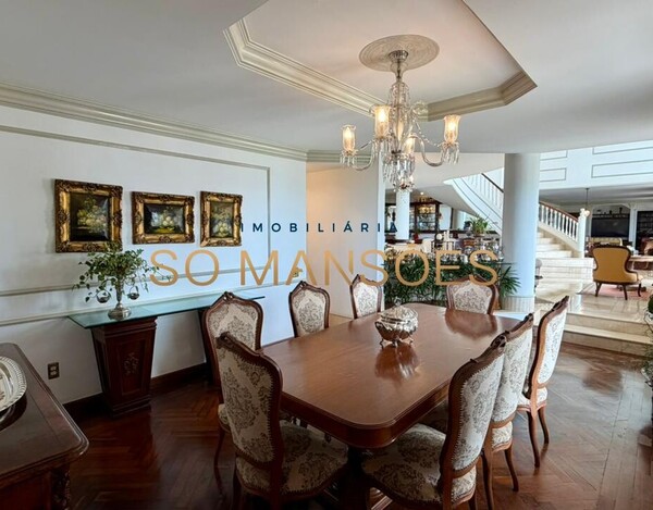 CASA CLÁSSICA À VENDA NO VILA CASTELA COM 705 M² E VISTA DEFINITIVA.