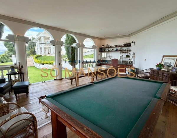 CASA CLÁSSICA À VENDA NO VILA CASTELA COM 705 M² E VISTA DEFINITIVA.