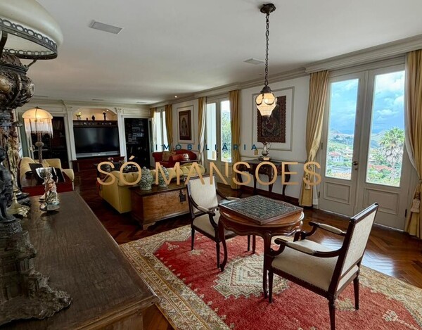 CASA CLÁSSICA À VENDA NO VILA CASTELA COM 705 M² E VISTA DEFINITIVA.