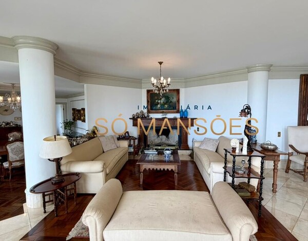 CASA CLÁSSICA À VENDA NO VILA CASTELA COM 705 M² E VISTA DEFINITIVA.