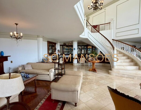 CASA CLÁSSICA À VENDA NO VILA CASTELA COM 705 M² E VISTA DEFINITIVA.