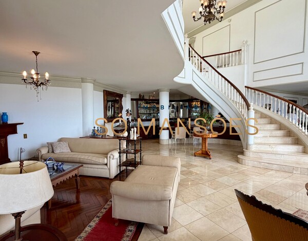 CASA CLÁSSICA À VENDA NO VILA CASTELA COM 705 M² E VISTA DEFINITIVA.