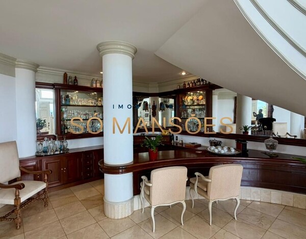 CASA CLÁSSICA À VENDA NO VILA CASTELA COM 705 M² E VISTA DEFINITIVA.