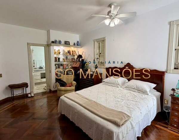 CASA CLÁSSICA À VENDA NO VILA CASTELA COM 705 M² E VISTA DEFINITIVA.