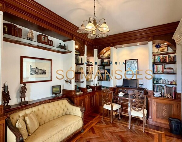 CASA CLÁSSICA À VENDA NO VILA CASTELA COM 705 M² E VISTA DEFINITIVA.