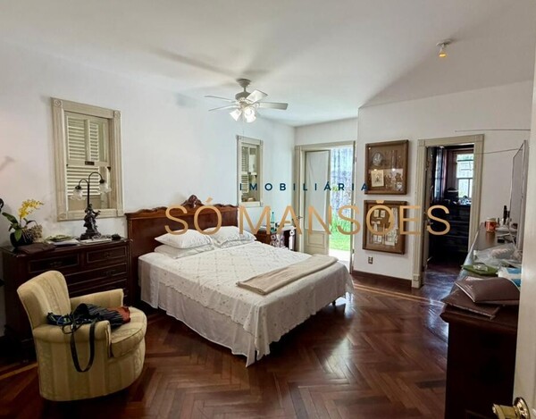 CASA CLÁSSICA À VENDA NO VILA CASTELA COM 705 M² E VISTA DEFINITIVA.