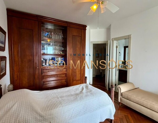 CASA CLÁSSICA À VENDA NO VILA CASTELA COM 705 M² E VISTA DEFINITIVA.