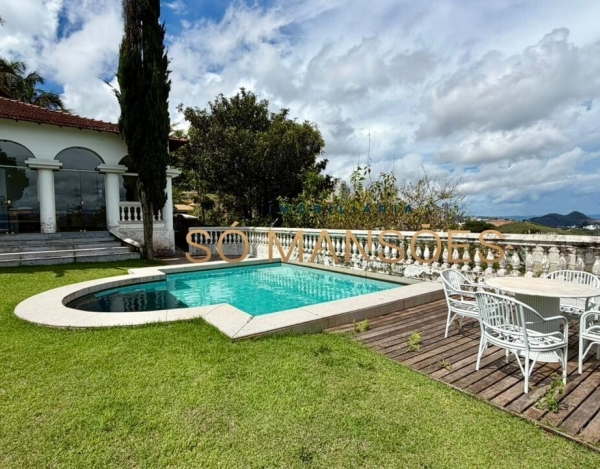 Casa em Terreno Privilegiado de 705 m² à Venda com 3 Suítes e Vista Definitiva no Vila Castela, Nova Lima - MG