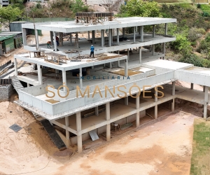Casa de Luxo de 950 m² à Venda com 5 Suítes e Piscina com Borda Infinita no Vale dos Cristais, Nova Lima - MG