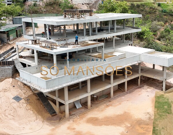 CASA EM CONSTRUÇÃO À VENDA NO VALE DOS CRISTAIS COM 952 M², ARQUITETURA CONTEMPORÂNEA E LAZER COMPLETO.