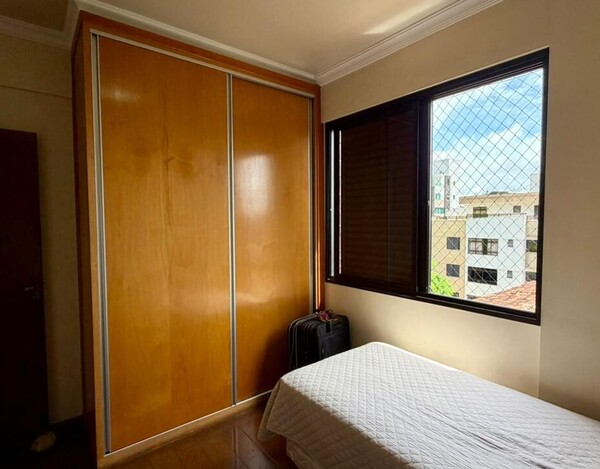 APARTAMENTO DE 146 M² À VENDA NO CORAÇÃO EUCARÍSTICO COM VARANDA E 3 VAGAS.