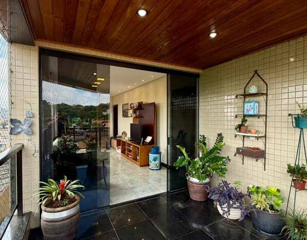 APARTAMENTO DE 146 M² À VENDA NO CORAÇÃO EUCARÍSTICO COM VARANDA E 3 VAGAS.