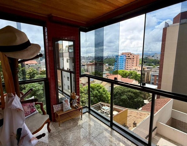 APARTAMENTO DE 146 M² À VENDA NO CORAÇÃO EUCARÍSTICO COM VARANDA E 3 VAGAS.