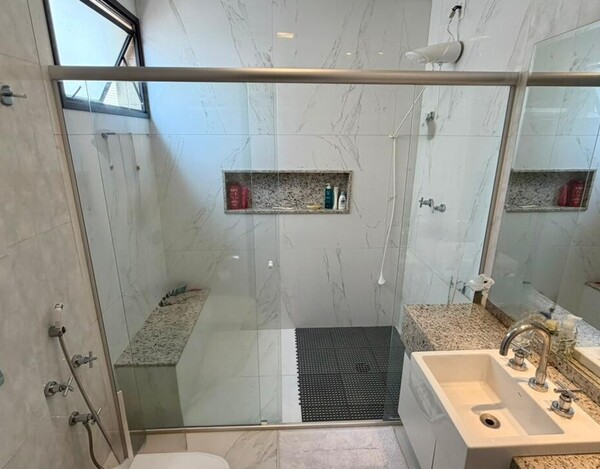 APARTAMENTO DE 146 M² À VENDA NO CORAÇÃO EUCARÍSTICO COM VARANDA E 3 VAGAS.