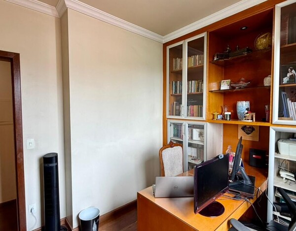 APARTAMENTO DE 146 M² À VENDA NO CORAÇÃO EUCARÍSTICO COM VARANDA E 3 VAGAS.