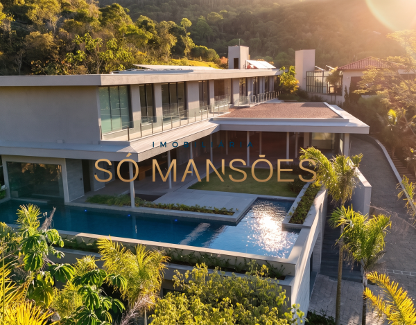 Casa à Venda no Vale dos Cristais, Nova Lima/MG — 1.036m², 5 Suítes, Piscina e Home Cinema.