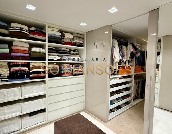 APARTAMENTO DUPLEX IMPECÁVEL COM PROJETO ASSINADO POR ELIANE PINHEIRO E VISTA DESLUMBRANTE.