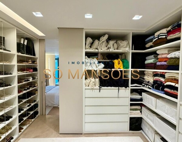 APARTAMENTO DUPLEX IMPECÁVEL COM PROJETO ASSINADO POR ELIANE PINHEIRO E VISTA DESLUMBRANTE.