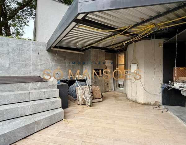 CASA MOBILIADA DE 358 M² À VENDA EM CONDOMÍNIO FECHADO DENTRO DE BH.