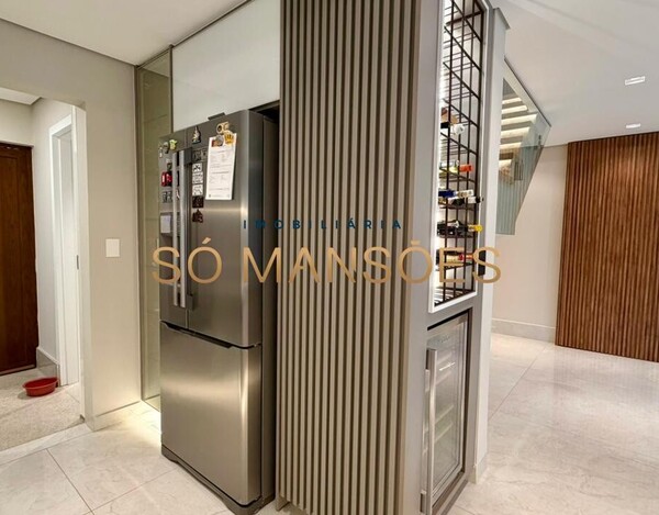 CASA MOBILIADA DE 358 M² À VENDA EM CONDOMÍNIO FECHADO DENTRO DE BH.