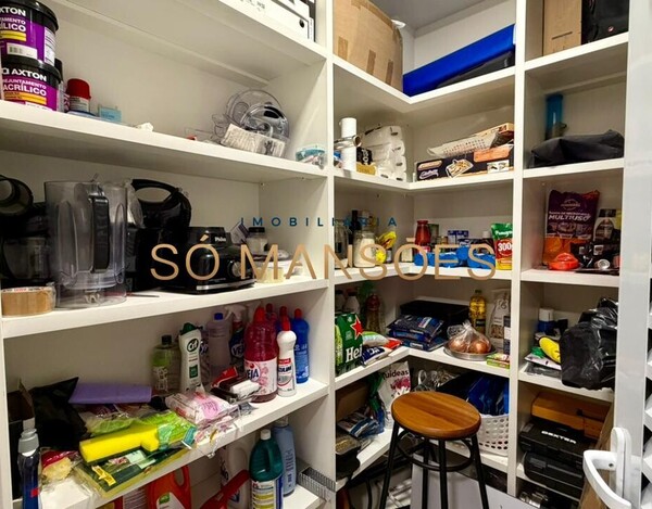 CASA MOBILIADA DE 358 M² À VENDA EM CONDOMÍNIO FECHADO DENTRO DE BH.