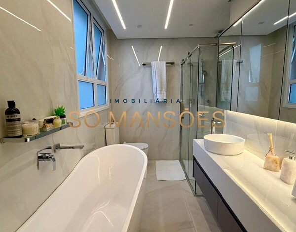 CASA MOBILIADA DE 358 M² À VENDA EM CONDOMÍNIO FECHADO DENTRO DE BH.