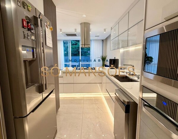 CASA MOBILIADA DE 358 M² À VENDA EM CONDOMÍNIO FECHADO DENTRO DE BH.