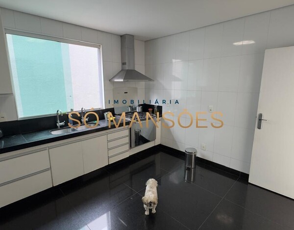 CASA À VENDA NO CONDOMÍNIO FAZENDA DA SERRA NA PAMPULHA.