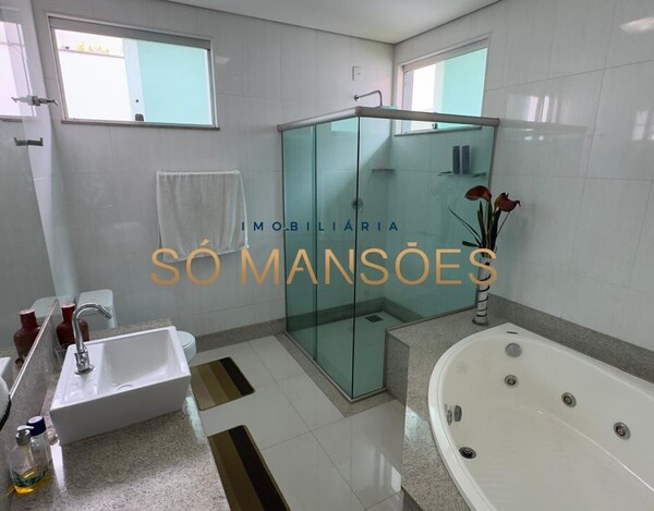 CASA À VENDA NO CONDOMÍNIO FAZENDA DA SERRA NA PAMPULHA.