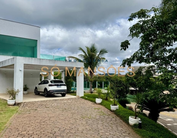 Casa de Alto Padrão de 331 m² à Venda com 1 Suíte e Vista Definitiva no Mirante da Mata, Nova Lima - MG