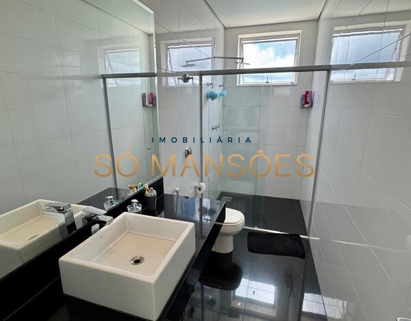 CASA DE 331M² À VENDA NO CONDOMÍNIO MIRANTE DA MATA.